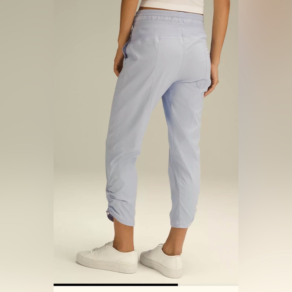 lululemon cropped dance studios light pale purple-size 6- like new!